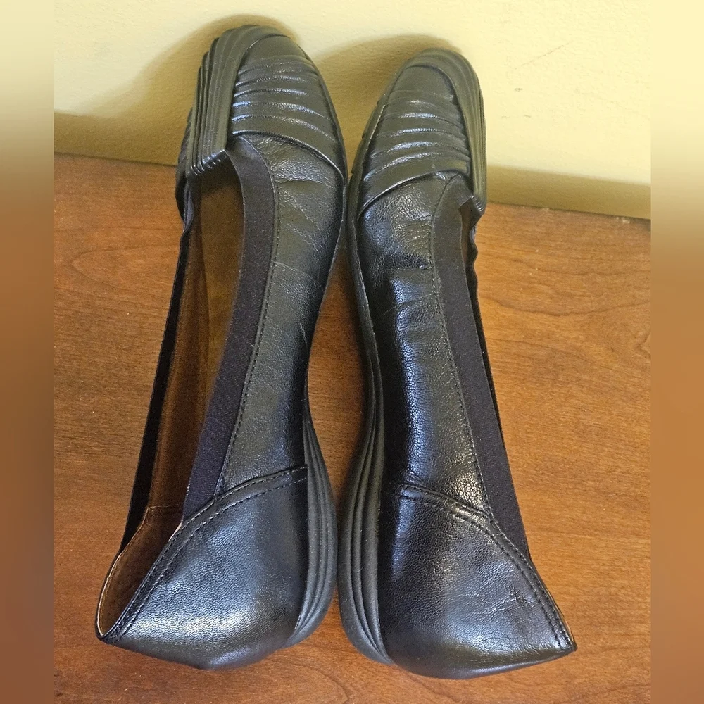 Cobb Hill RevCraze ballet flats by Rockport Size 8